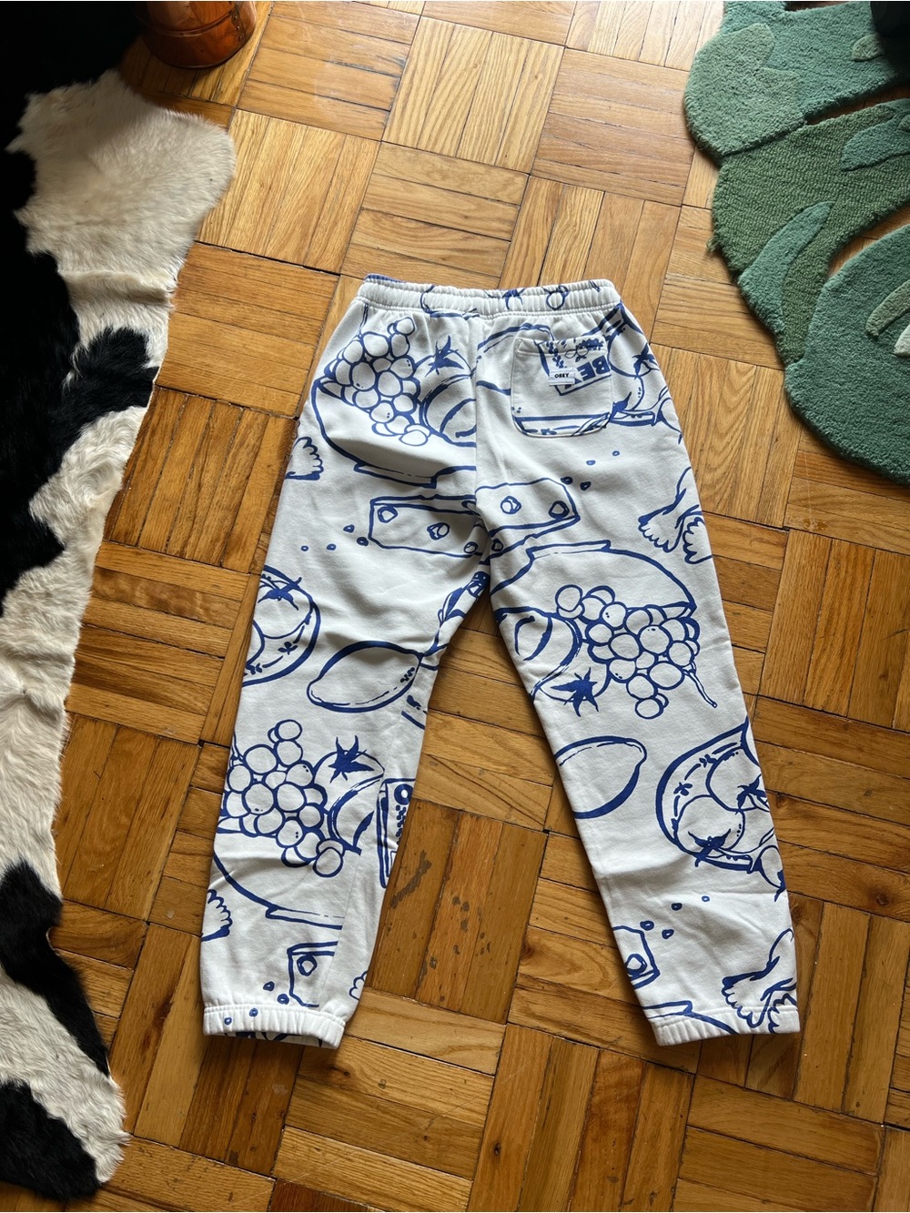 Obey Sweatpants with Blue Fruit Graphic size Small